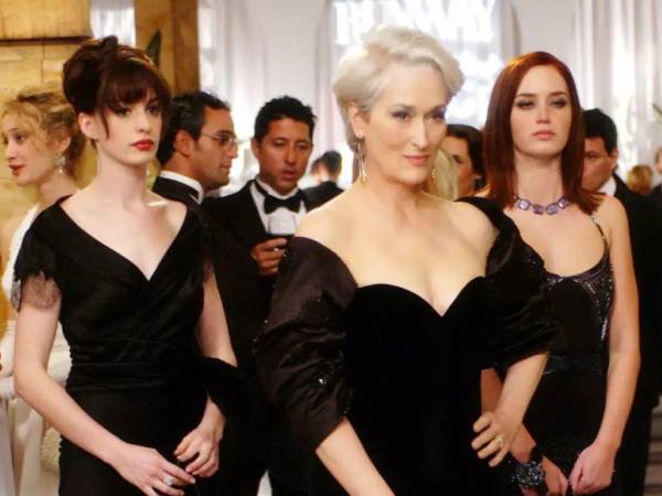 Ya está en marcha el rodaje de El diablo viste a la moda 2, la secuela de la película que se estrenó en 2006 con los protagónicos de Meryl Streep, Anne Hathaway y Emily Blunt. Y ha sido justamente Hathaway quien ha compartido una primera imagen de la producción.