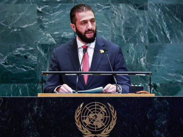 El nuevo líder sirio aterrizó el domingo en Nueva York al frente de una gran delegación.