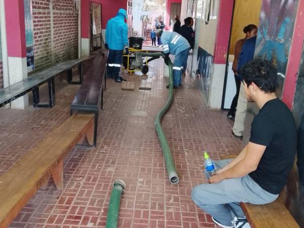 La UMAPS habilita líneas de WhatsApp para que los capitalinos denuncien fugas de agua