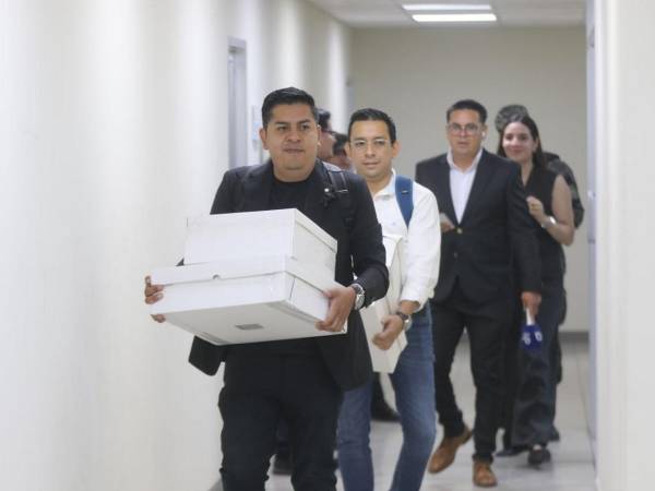 Un total de siete empresas participan este jueves 14 de agosto en el proceso de licitación de la adjudicación del manejo del sistema de Transmisión de Resultados Electorales Preliminares<b> (TREP)</b>. Así se desarrolla hasta el momento el proceso.