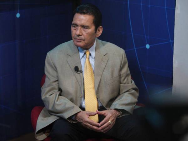 El candidato a alcalde de la capital detalló su plan en Hablemos de Política.