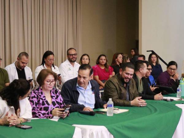 En la asamblea informativa del gremio médico que se realizó este miércoles estuvo presente el viceministro de Salud, José Miguel Castillo.