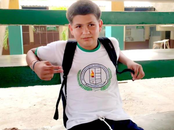 Carlos Vásquez Suazo fue asesinado junto a sus amigos Geral Padilla Castro y Jonathan Hernández Moreno eran estudiantes del colegio Perla del Ulúa, del municipio de El Progreso, Yoro.