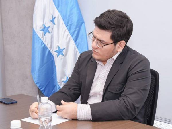 Fernández dijo que defenderán la Constitución y defenderán que la educación técnica llegue a cada niño del país.