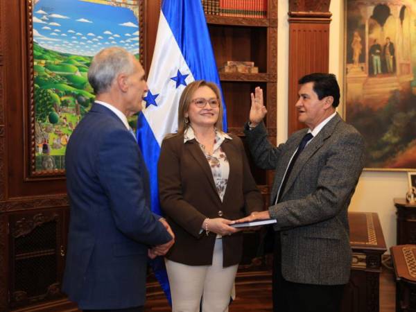 El presidente de la República, Nasry Asfura, juramentó a Ramón Dagoberto Rodríguez como subsecretario de la Secretaría de Recursos Naturales y Ambiente (Serna).