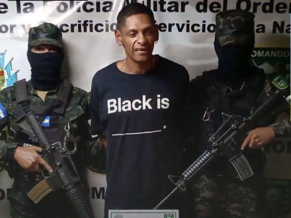 Agentes de la Policía Militar del Orden Público (PMOP) detuvieron a Jack, supuesto integrante de la Mara Salvatrucha (MS-13) en la colonia La Travesía de la capital.