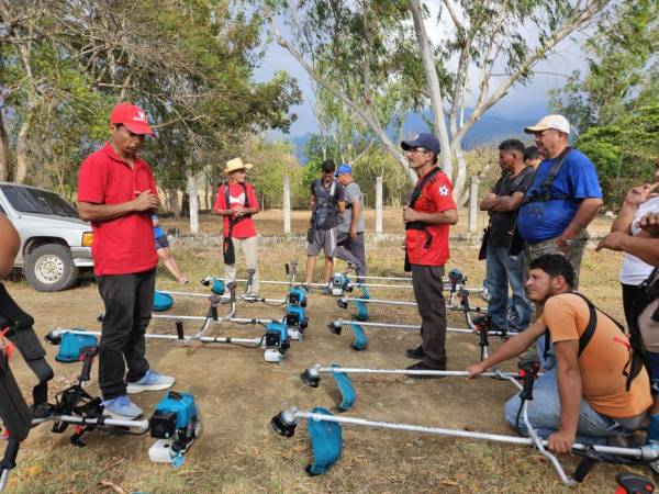 Los pequeños productores del occidente de Honduras reciben ayuda por parte del Gobierno con herramientas y capacitaciones para fortalecer y mejorar la productividad en la zona.