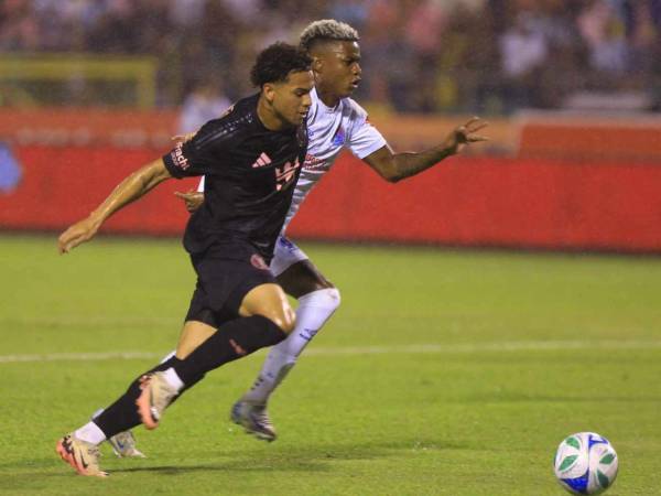 El hondureño David Ruiz fue titular en la fecha de su cumpleaños y tuvo un duelo con su amigo Julián Martínez.
