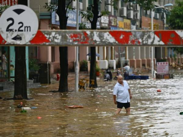 Las autoridades han pedido a los residentes de las zonas ribereñas que se mantengan alejados de los cauces.