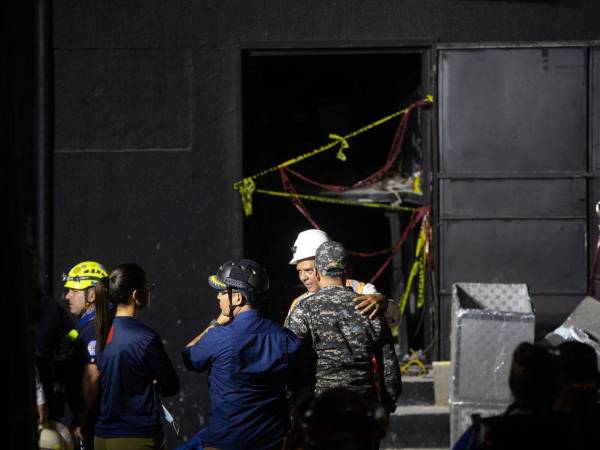 Los cuerpos de emergencia continúan sus labores de búsqueda de más personas entre los escombros de la discoteca en la capital de Santo Domingo.