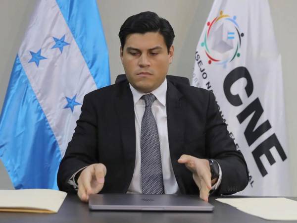 Marlon Ochoa escribió en X que la dictadura miente y que utiliza la intimidación para desestabilizar. Afirmó que está en un espacio de reflexión cristiana.