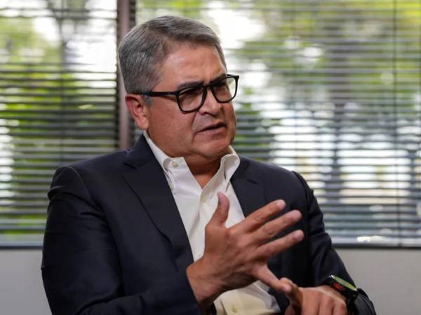 La defensa del expresidente hondureño Juan Orlando Hernández recurrió la decisión de un juez de declinar el caso por fraude ante la Corte Suprema.