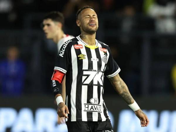 El Santos no ha atravesado una buena temporada a pesar de la llegada del ícono Neymar, posicionándose actualmente en el puesto 15.