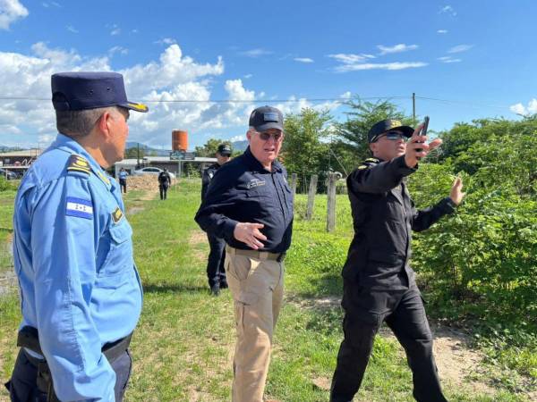 El ministro de Seguridad, Gerzon Velásquez, realizó un recorrido por el terreno donde se construirán las nuevas instalaciones para la Unidad Departamental de Policía número 6 (UDEP-6) en Choluteca.