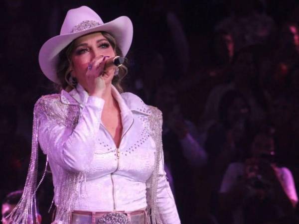 La cantante mexicana Alicia Villarreal denunció a su esposo, el músico Cruz Martínez, por un violento ataque ocurrido la madrugada del domingo 16 de febrero en su residencia en Cumbres, Nuevo León.