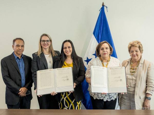 Sedesol y Fundaunah firman convenio para garantizar becas de hondureños en Taiwán.