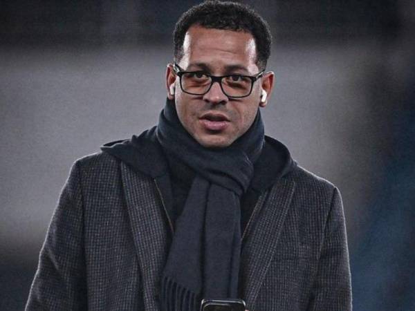 Liam Rosenior previo a un partido con el Estrasburgo.