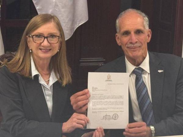 Según explicó, el acuerdo se da como parte de la visita de la presidenta del BID al país y permitirá ampliar las opciones de financiamiento para el próximo año.