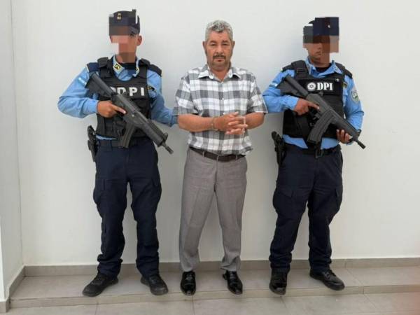 El pastor Emiliano de Jesús Díaz Udiel, detenido por la Policía, en el oriente del país.