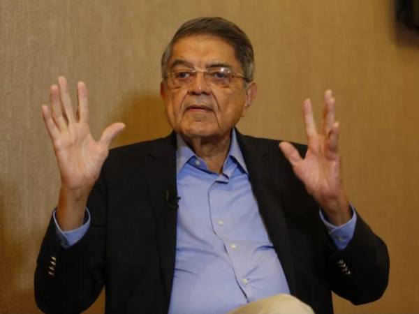 De resultar electo, Ramírez ocupará el sillón L, vacante desde el fallecimiento de Vargas Llosa el 13 de abril de 2025.