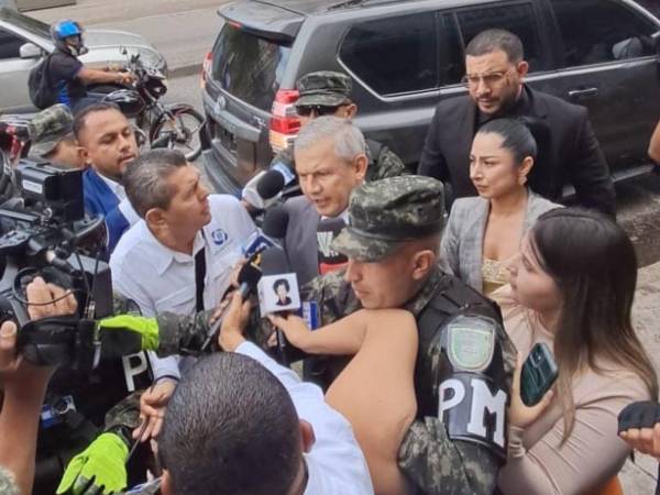 Roosevelt Hernández enfrenta delitos relacionados con la libertad de prensa y expresión.