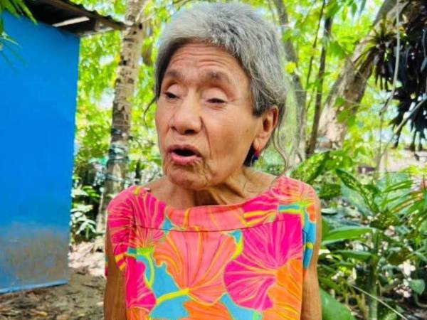 Doña Paula, una mujer no vidente y querida en Yoro, murió atropellada meses después de recibir una casa construida por creadores de contenido.