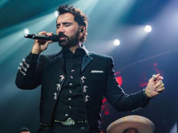 El cierre de la etapa 2025 de su gira De rey a rey lo hizo en la ciudad mexicana de Veracruz, en 2026 Alejandro Fernández iniciará la segunda etapa del tour, con fechas que incluyen a Honduras.