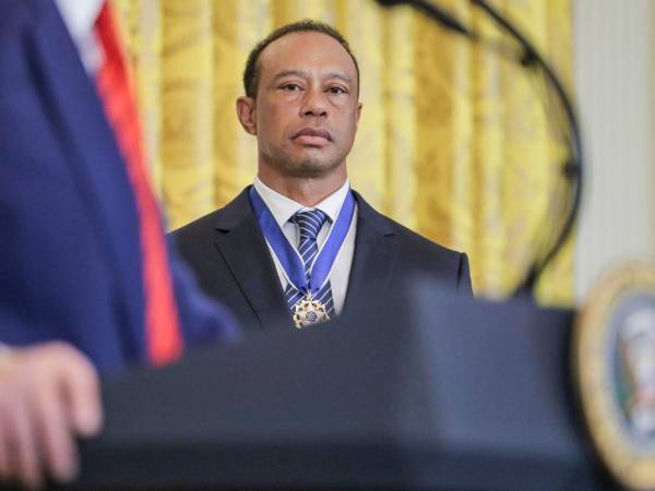 El accidente tuvo lugar el pasado viernes cuando el vehículo conducido por Woods intentó rebasar a gran velocidad a una camioneta con remolque en una carretera estrecha.