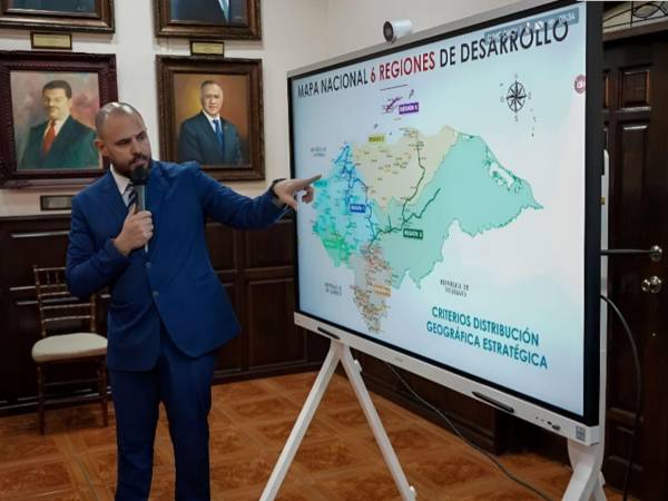 El ministro de la SIT, Anibal Ehrler, admitió que el Hospital de Santa Bárbara se edificó en un terreno complejo donde convergen corrientes pluviales. De no invertirse más, advierte un hospital inundado en los inviernos.