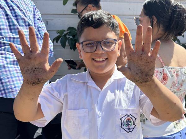 Los alumnos descubrieron cómo una diminuta semilla, cuidada con dedicación y trabajo en equipo, es capaz de transformarse en el alimento.