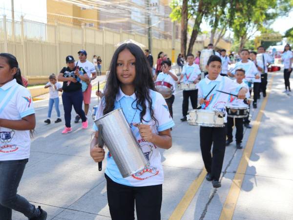 Escuelas del Distrito Central se preparan para recorrer distintos puntos de la ciudad en desfiles llenos de color cívico.