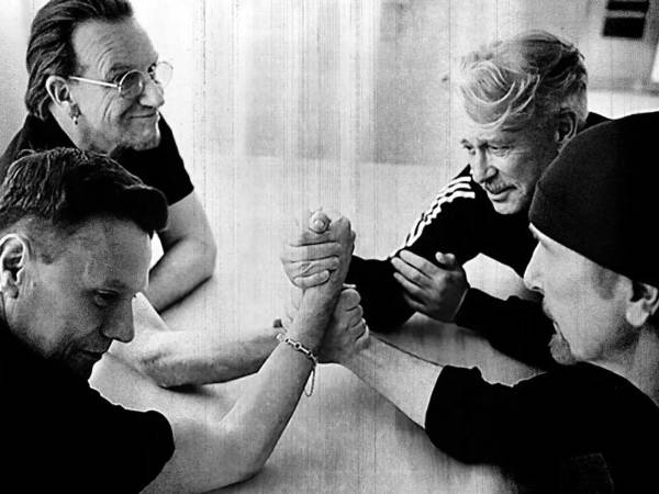 Mientras Days of Ash abordaba los tiempos caóticos del mundo que nos rodea, Easter Lily parte de un lugar intimista y más reflexivo.