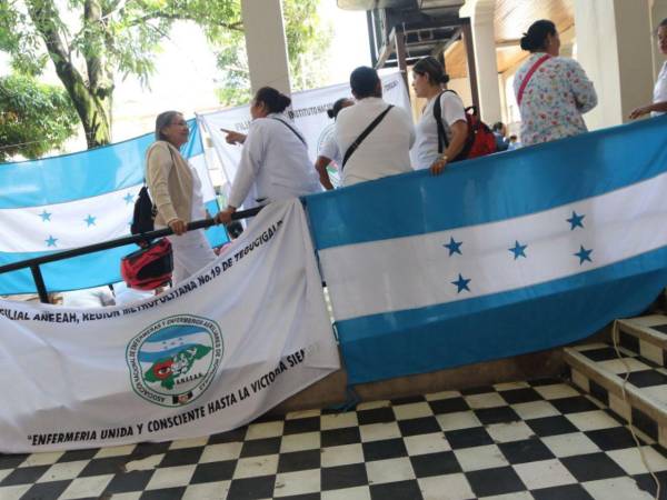 Las enfermeras auxiliares esperan llegar a una solución este lunes con la Secretaría de Salud.