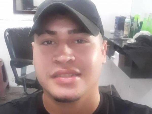 Daniel Antonio Meraz Cáceres anda prófugo de la justicia tras el crimen contra su pareja.