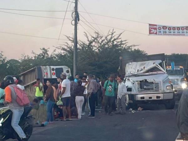 Al menos 41 personas iban en el bus, según confirmó el conductor de la unidad.