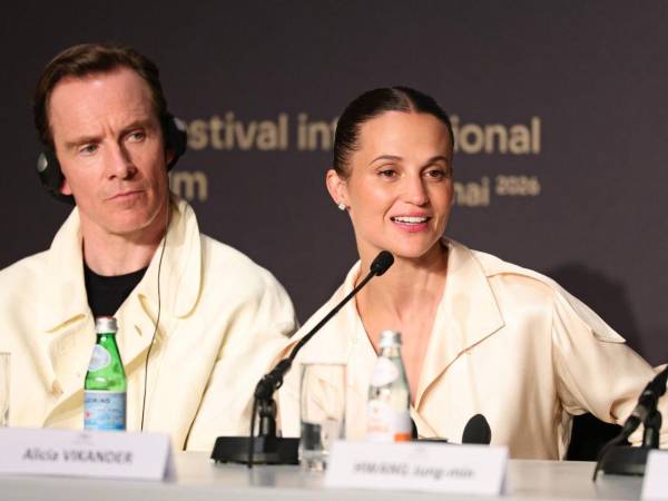 Michael Fassbender y Alicia Vikander en la rueda de prensa de Hope durante el 79º Festival de Cine de Cannes.