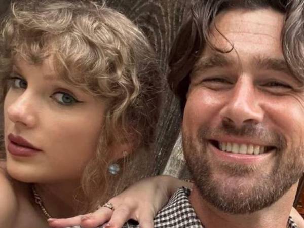 Un invitado a la boda de Taylor Swift y Travis Kelce reveló al Daily Mail la frase exacta que el jugador de los Kansas City Chiefs pronunció durante el intercambio de votos y que provocó las lágrimas de la cantante frente a los casi 1,000 invitados reunidos en el Madison Square Garden.