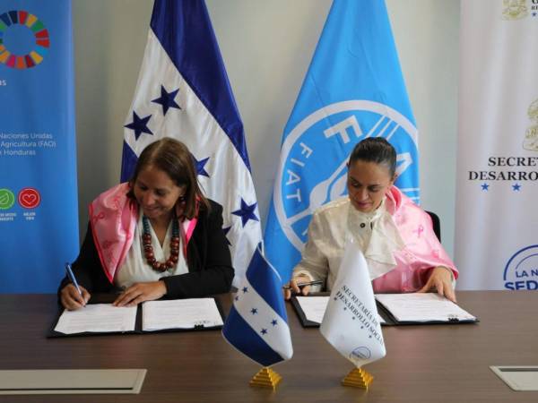 Representantes de la FAO y de la Secretaría de Desarrollo Social (Sedesol) firmaron el convenio para fortalecer el programa de alimentación escolar.