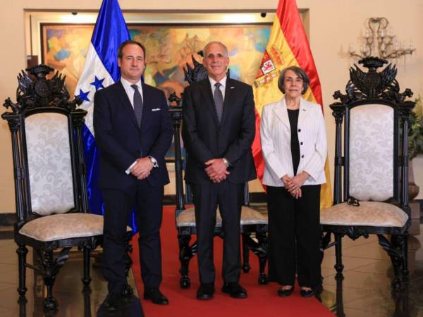 Guillermo Escribano Manzano, embajador del Reino de España acreditado ante la República de Honduras, fue recibido en Casa Presidencial, por el mandatario Nasry Asfura y la ministra Mireya Agüero de Corrales.