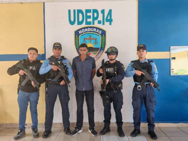Williams Fernando Abrego Ávila tras ser detenido por agentes de la Dirección Policial de Investigaciones (DPI) y otras unidades policiales, en el departamento de Ocotepeque.