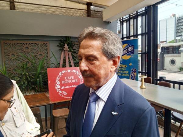 El secretario Ejecutivo del Consejo Nacional de Inversiones (CNI), Epaminondas Marinakys, anunció que al menos cinco proyectos turísticos están por iniciarse en la isla de Roatán, en el caribe hondureño.