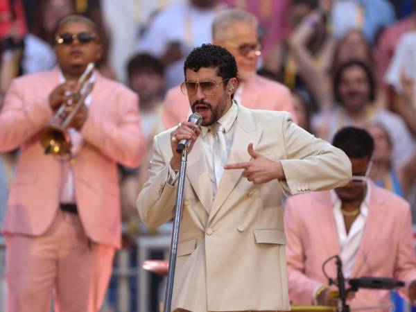 El cantante puertorriqueño Bad Bunny durante el último concierto de su gira en Madrid, en el estadio Metropolitano.