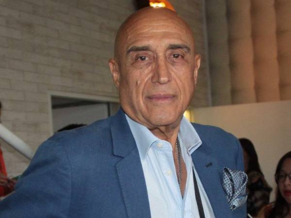 Pedro Torres nació el 21 de febrero de 1953 en el estado de Coahuila (norte), y fue a los 22 años cuando incursionó en la televisión mexicana como camarógrafo.