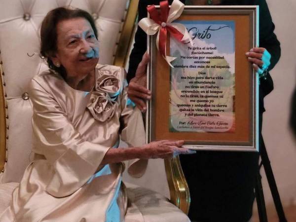 Tras conocerse su fallecimiento, la Casa de la Cultura de Juticalpa expresó su pesar mediante un mensaje público.