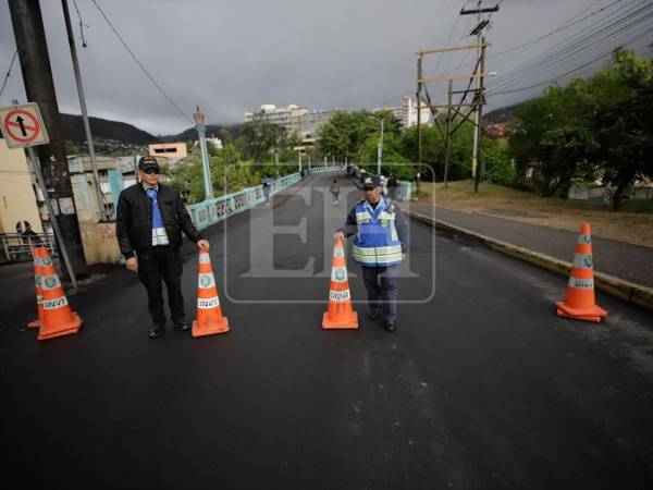 La Policía Nacional y Fuerzas Armadas de Honduras tiene bloqueadas varias calles que conectan al centro histórico de Tegucigalpa, específicamente en los alrededores del Congreso Nacional, debido a actividades relacionadas con el proceso legislativo que se desarrollarán los días 21 y 23 de enero de 2026.