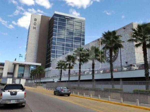 Expertos advierten de alzas a préstamos; presidente del BCH dice que el sistema financiero decidirá si hace ajuste.