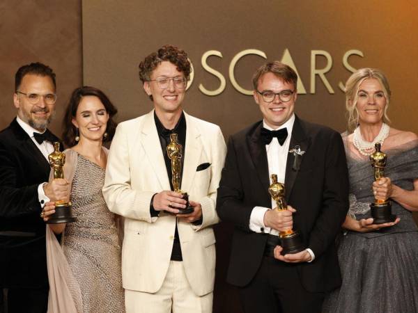 ​​​​​​David Borenstein alzó este domingo un grito de denuncia para que se detengan las guerras en el mundo tras recoger el Oscar a mejor documental.