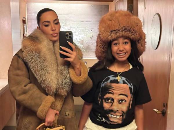 Kim Kardashian ha iniciado acciones legales luego de que su expareja, Kanye West, incluyera a su hija North, de 11 años, en una nueva canción en la que también participa Christian King Combs, hijo de Sean Diddy Combs. La canción, titulada Lonely Roads Still Go to Sunshine, se publicó en la plataforma X y contiene un fragmento en el que North rapea una breve línea.