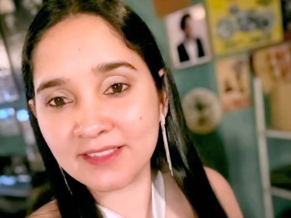 Los agentes policiales llegaron a la casa de la abogada Karla Yessenia López Brizuela para recabar información que ayude a dar con el paradero de los responsables.