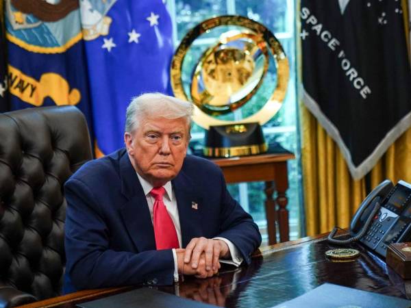 El mandatario asegura no sentirse amenazado por los acercamientos.